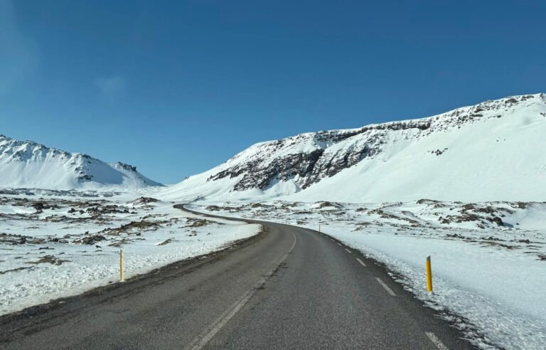 Driving in Iceland - header Image - driving through iceland with snowy scenery