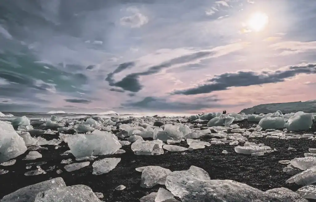 the stunning diamond beach at sunset